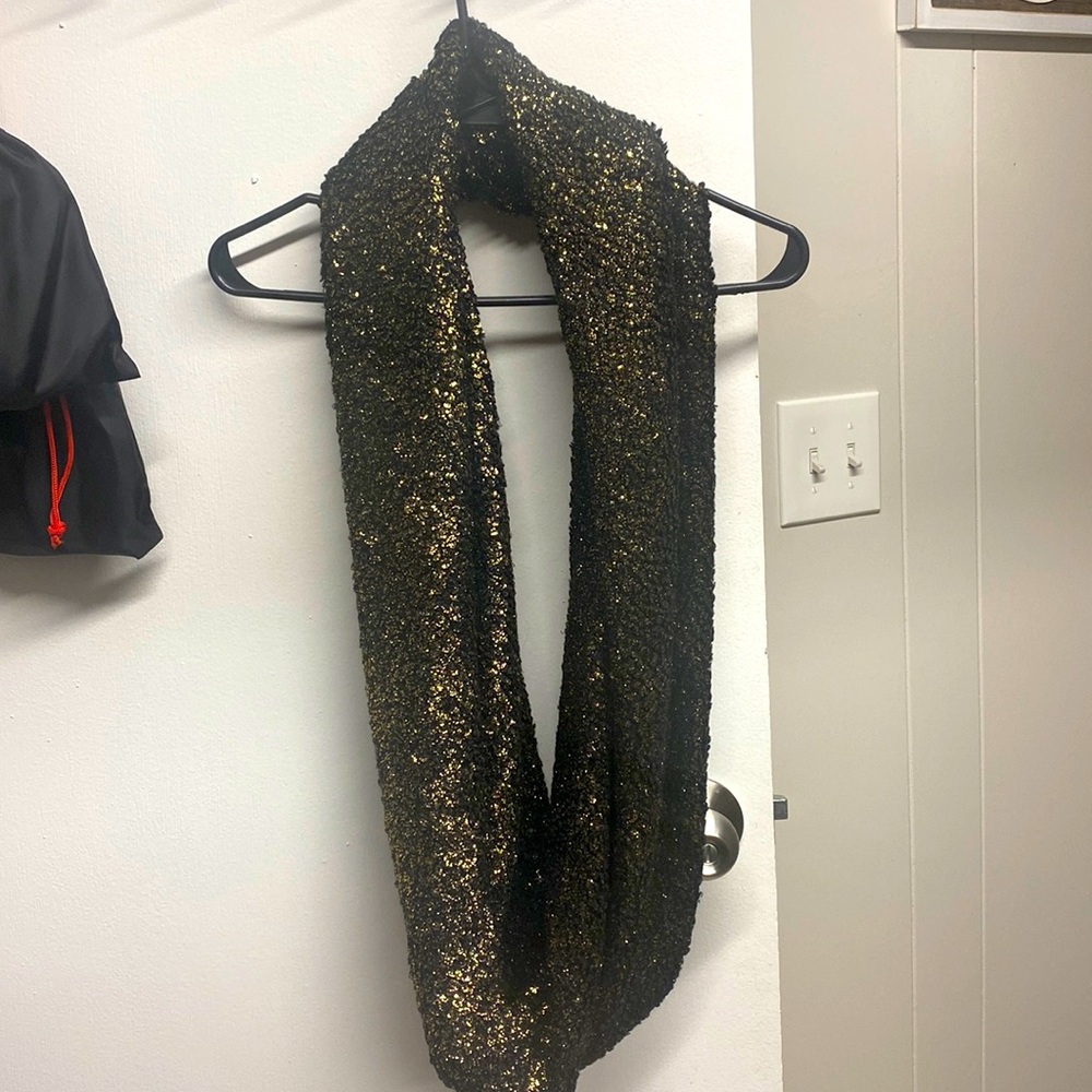 Express sequin scarf